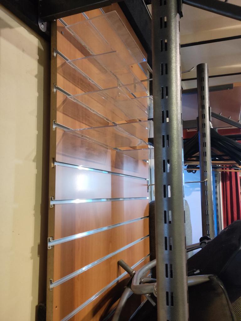 Wandstellingen/winkelinrichting, Ophalen