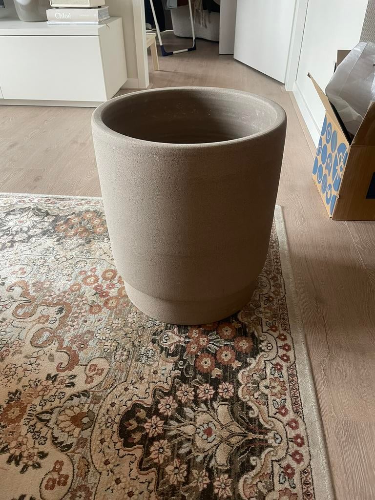 Bloempot beton, Tuin en Terras, Bloempotten, Rond, Zo goed als nieuw, Balkon, Beton