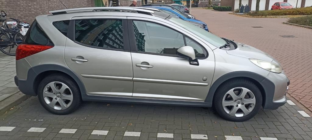 Peugeot 207 1.6 16V SW Outdoor 2008 Grijs. Panorama, Zwart, 4 cilinders, Leder en Stof, 1110 kg