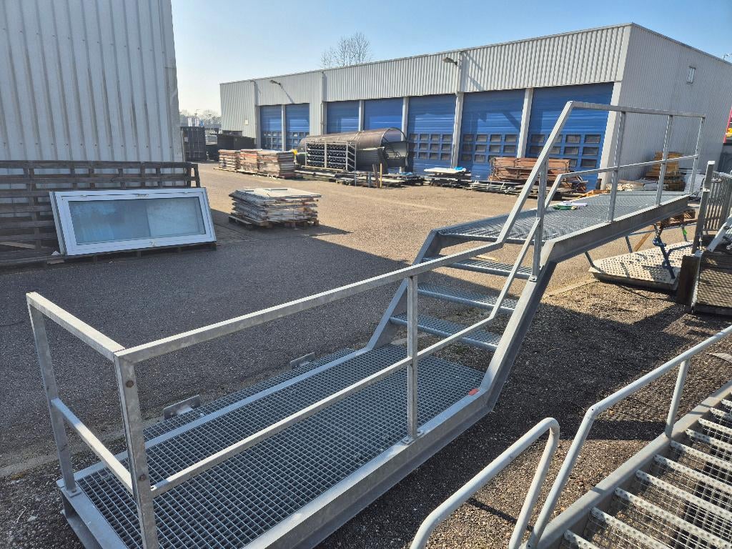 Loopbrug brug bordes trap balustrade ( 309 ), Ophalen, Zo goed als nieuw, Nb, Nb