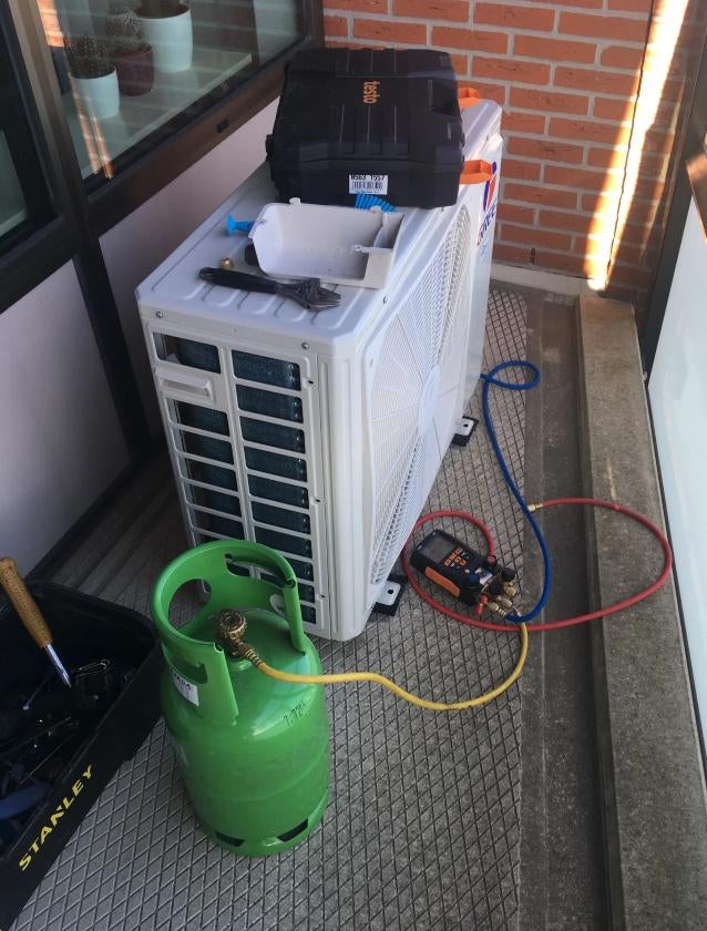 Airco Gereedschap te huur, Ophalen