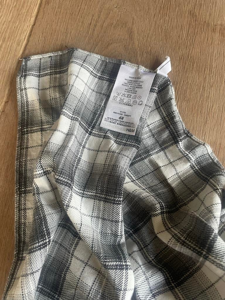 Mooie vierkante sjaal, Ophalen of Verzenden, Gedragen, Maat 38/40 (M), Sjaal