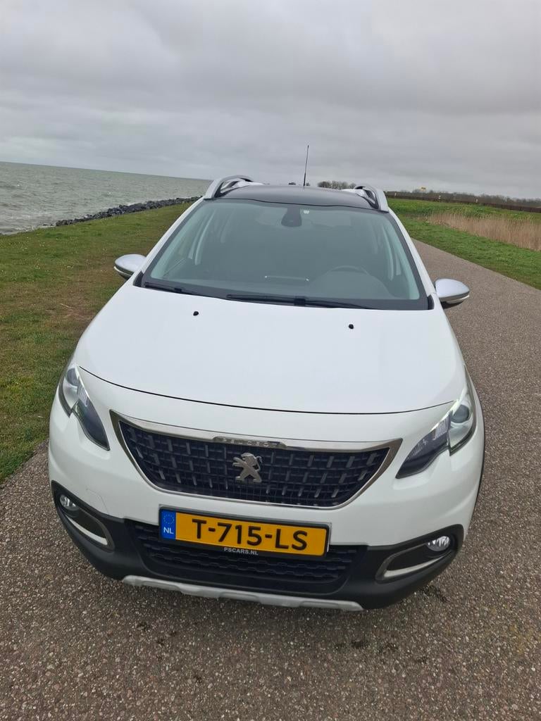 Peugeot 2008 1.2 GT line 130pk 2017 Wit, 1250 kg, 1199 cc, Handgeschakeld, 3 cilinders