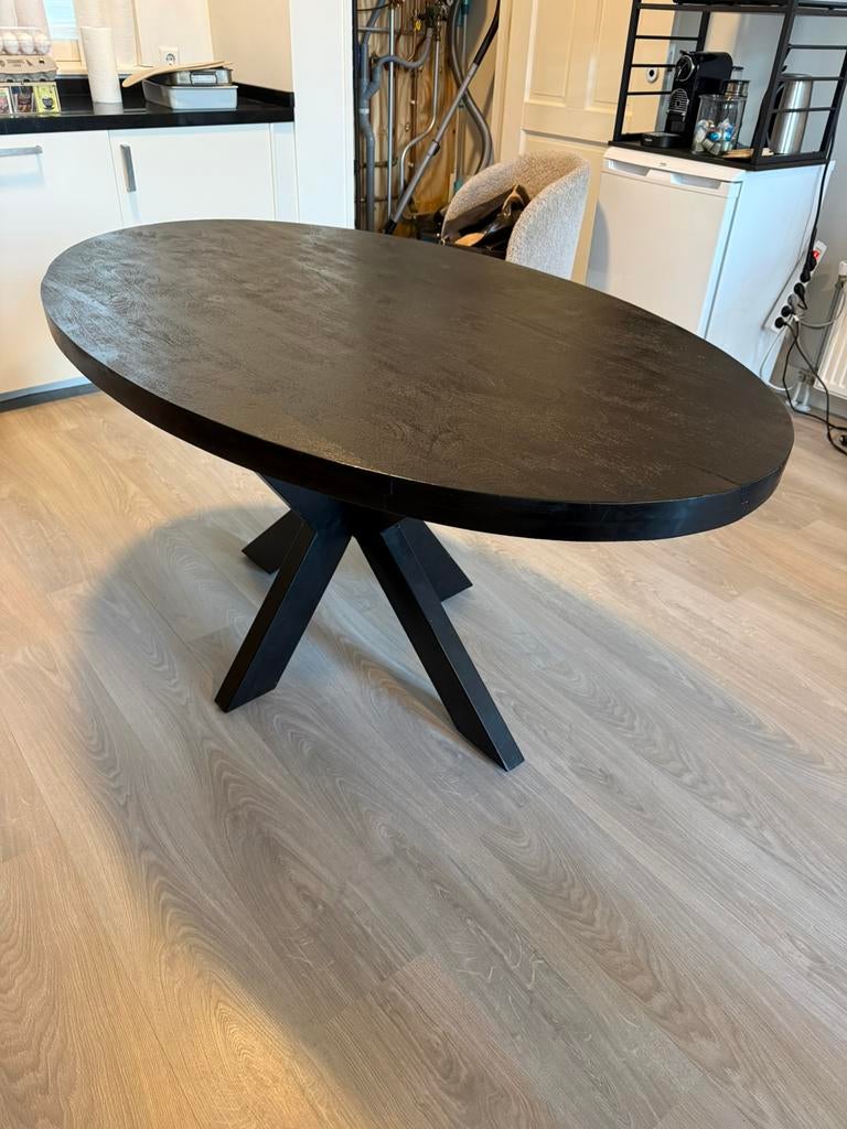 Mango houten zwarte ovale eettafel, Huis en Inrichting, Ophalen, 50 tot 100 cm, Zo goed als nieuw, 150 tot 200 cm