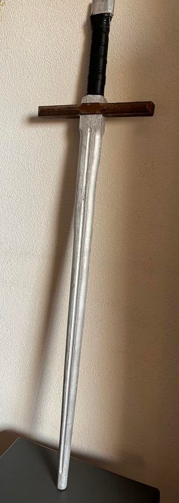 Houten zwaard 102 cm, Ophalen of Verzenden, Gebruikt, Toneelattributen of Onderdelen