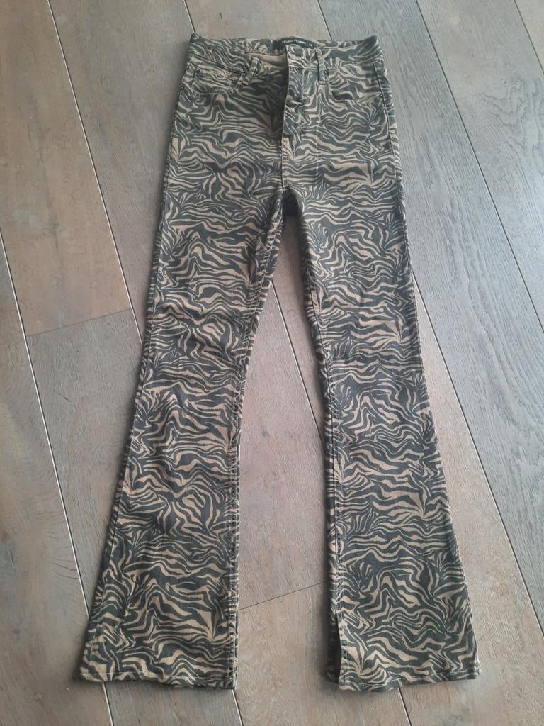 Spijkerbroek wijd uitlopend met print maat 28 lengte 32, Ophalen of Verzenden, Zo goed als nieuw, Maat 36 (S), Lang