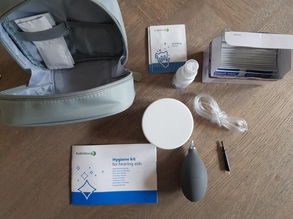 Tasje met reinigings artikelen voor gehoorapparaten, Diversen, Ophalen of Verzenden