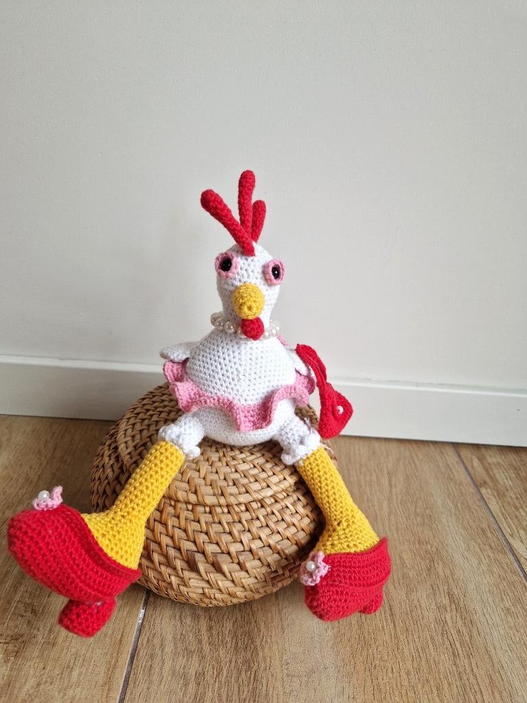 Gehaakte kip "Betty" met handtas en parelketting, Hobby en Vrije tijd, Breien en Haken, Zo goed als nieuw, Haken, Overige typen