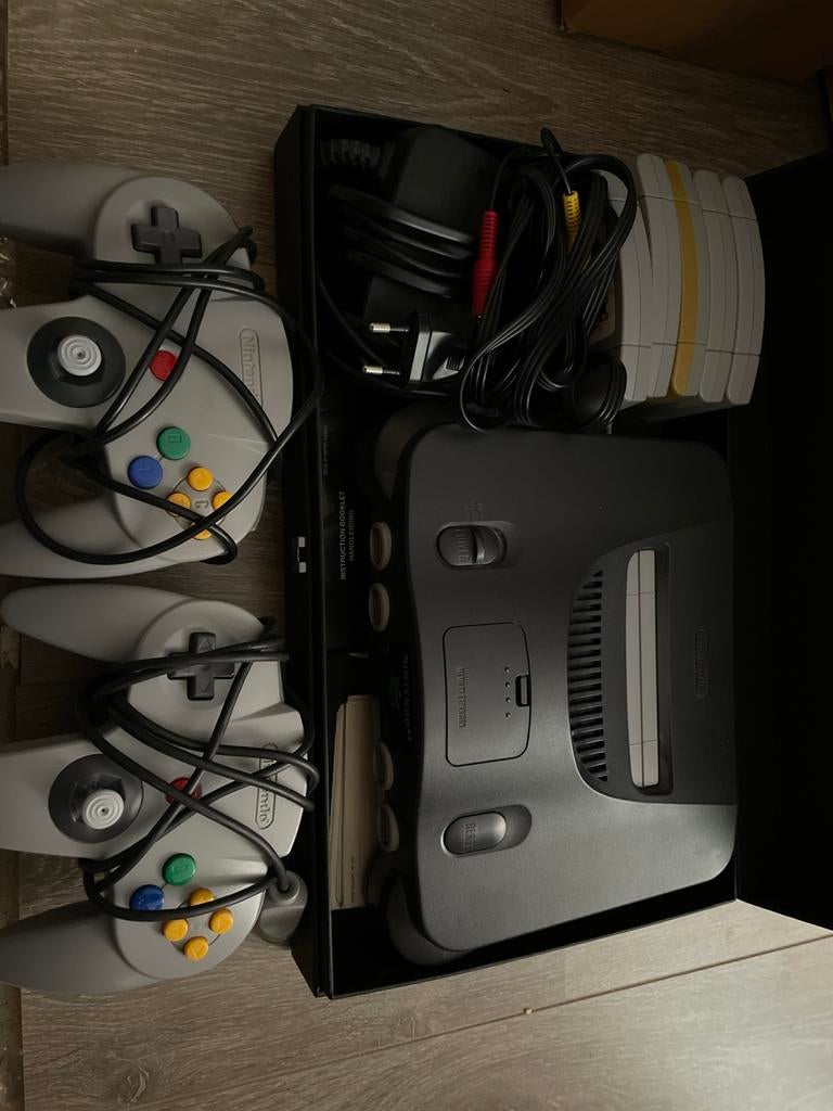 Nintendo 64 met 2 controllers en 5 spellen, Ophalen of Verzenden, Gebruikt, Met 2 controllers, Met games