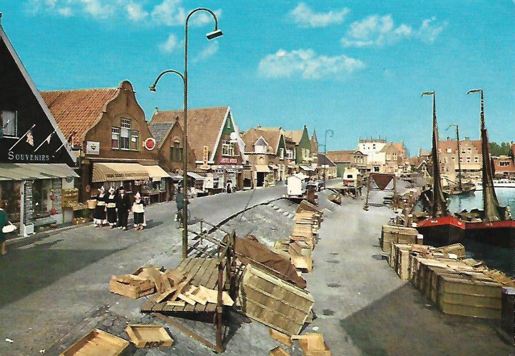 Volendam- -Aan de Kade,, Verzenden, 1960 tot 1980, Gelopen, Noord-Holland