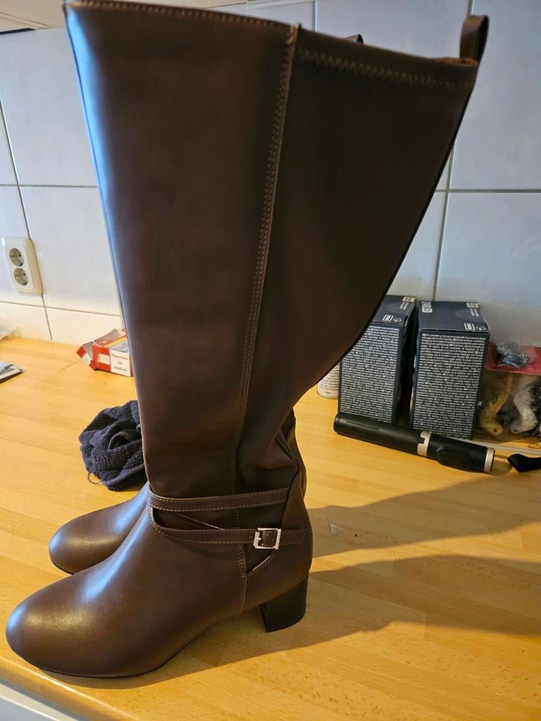 Bruine hoge laarzen mt 40 stretch,  met rits en gesp, Kleding | Dames, Schoenen, Hoge laarzen, Bruin, Nieuw, Ophalen of Verzenden