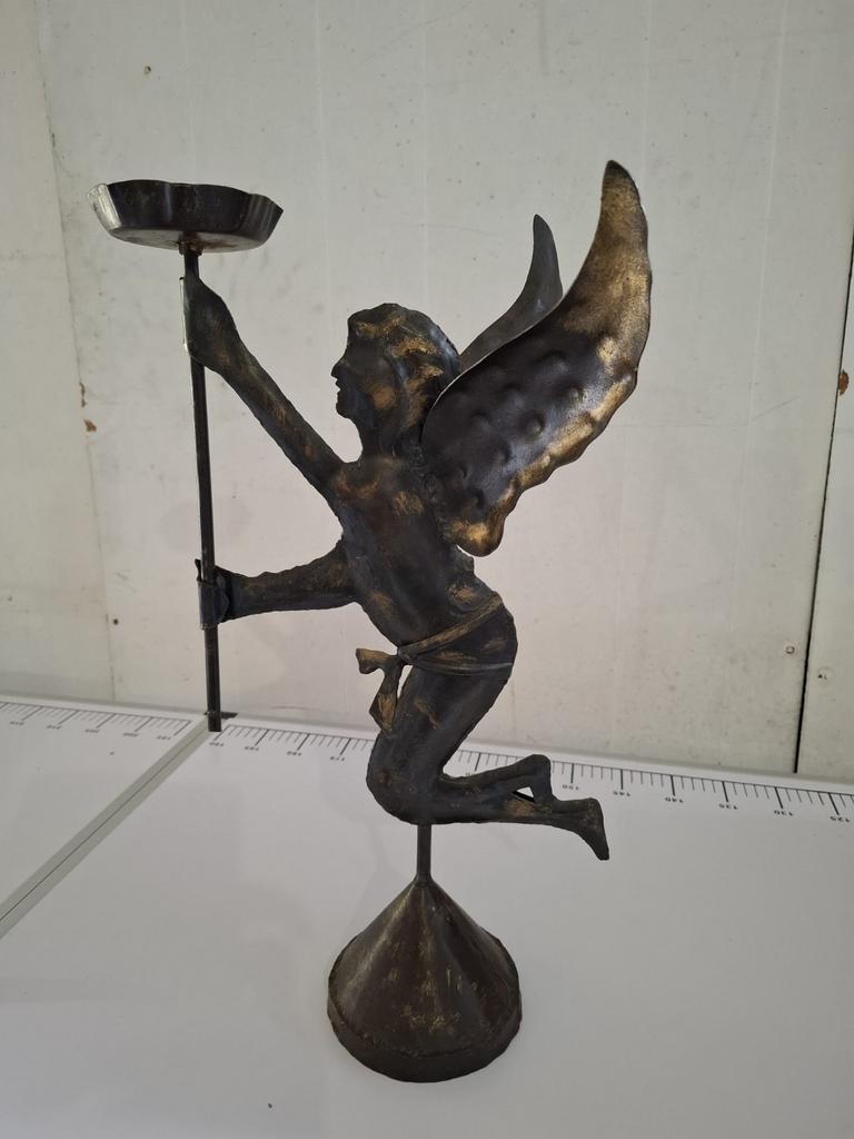 Metalen engel, Ophalen