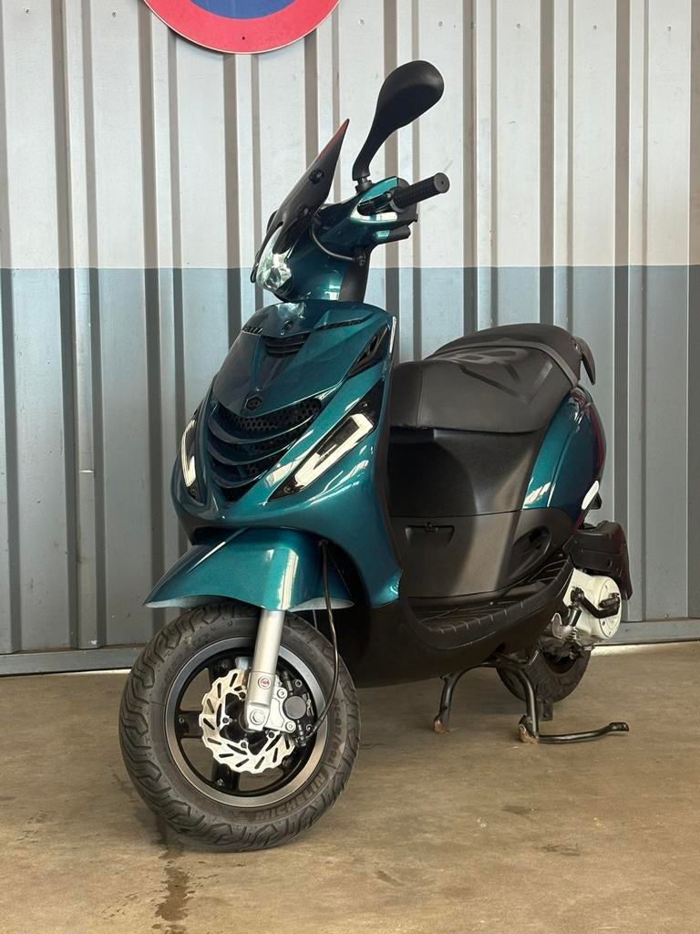 Piaggio zip 4 takt 80cc, Fietsen en Brommers, Scooters | Piaggio, Ophalen, Zo goed als nieuw, Benzine, Zip
