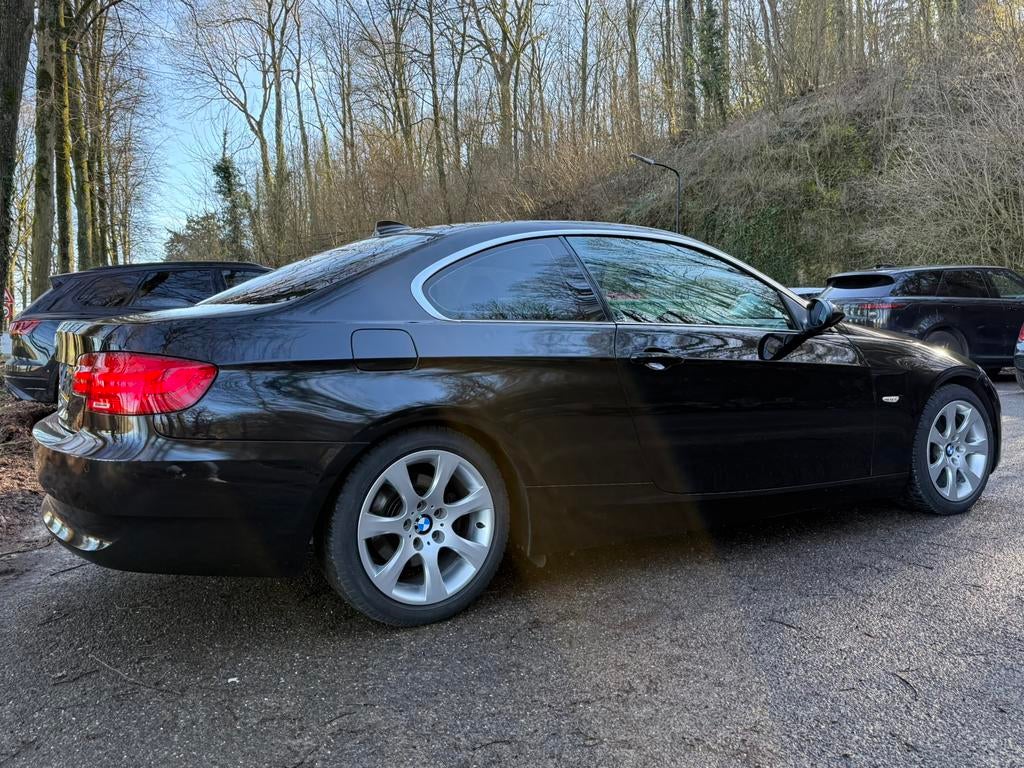 BMW 3-Serie 325i Coupe AUT 2007 Zwart 6 Cilinder 2,5 L 218pk, Auto's, BMW, Particulier, 3-Serie, Airbags, Airconditioning, Alarm
