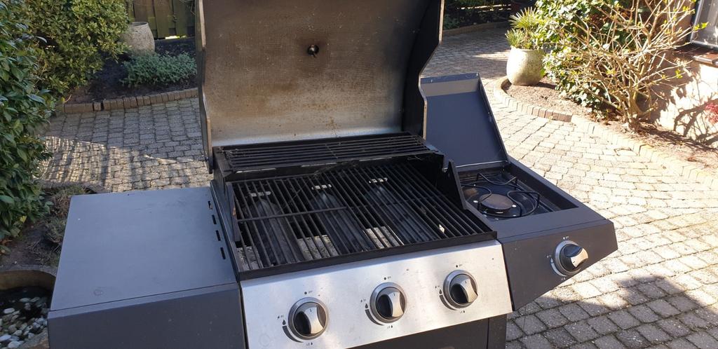 Gebruikte gasbarbecue met 3 branders en zijbrander, Tuin en Terras, Gasbarbecues, Gebruikt, Ophalen of Verzenden