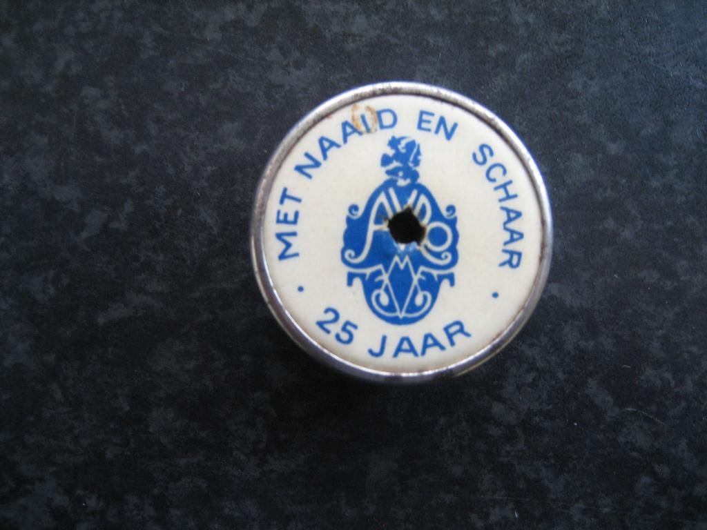 AVRO centimeter uitgegeven bij 25 jaar Met Naald En Schaar, Ophalen of Verzenden, Gebruikt, Gebruiksvoorwerp
