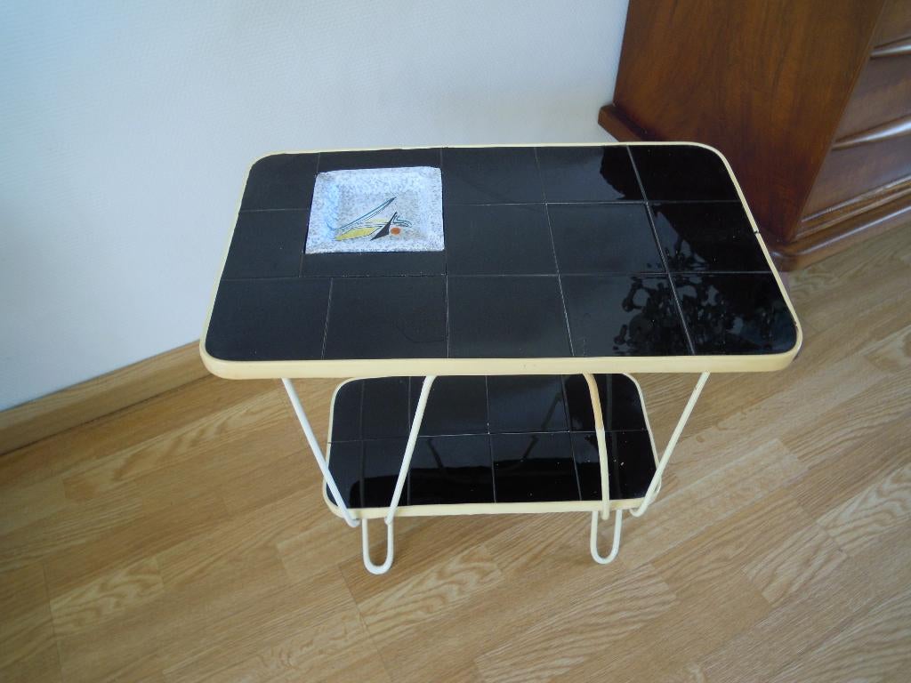 Vintage Design bijzettafeltje / lectuurbak jaren 50 60, 45 tot 60 cm, Minder dan 55 cm, Gebruikt, Rond