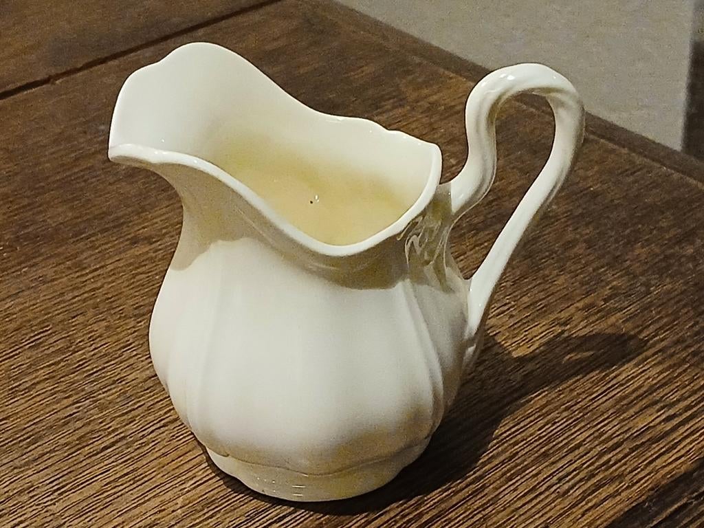 WEDSWOOD KOFFIEMELKKANNETJE. ALS NIEUW NOG.., Ophalen of Verzenden, Zo goed als nieuw, Porselein