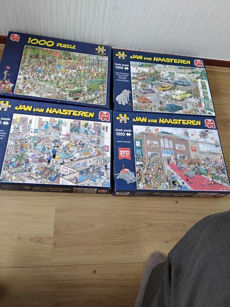 4 x 1000 puzzels van Jan van Haasteren, Ophalen of Verzenden, 500 t/m 1500 stukjes, Zo goed als nieuw