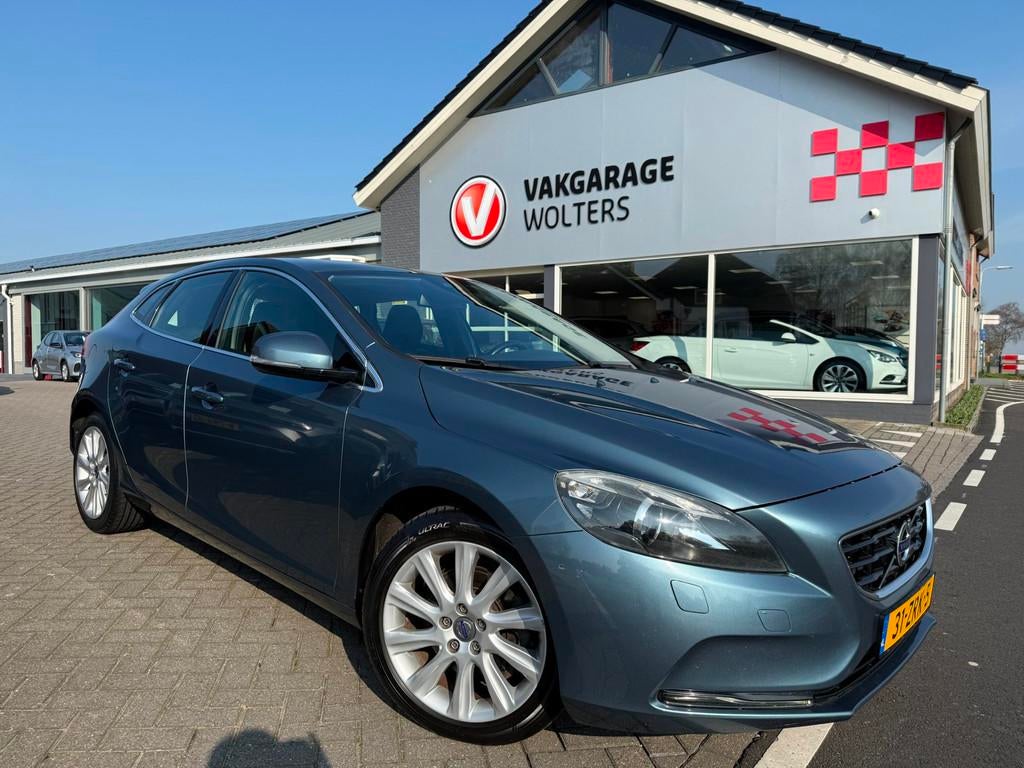 Volvo V40 1.6 T3 Summum RIJKLAARPRIJS!, Voorwielaandrijving, Stof, Gebruikt, 4 cilinders