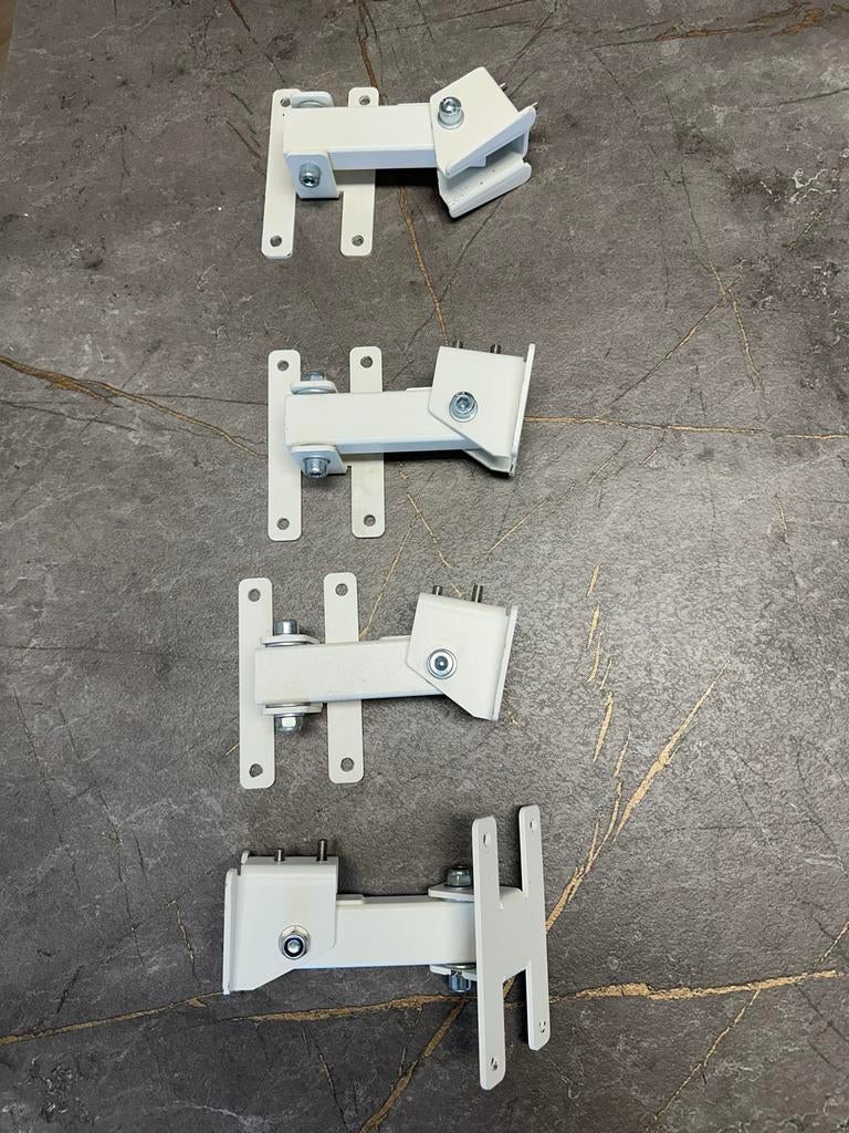 4 witte muurbeugels, Ophalen, Zo goed als nieuw