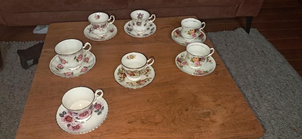 Engelse oude porseleine theekopjes, Royal Albert, Adderley, Ophalen