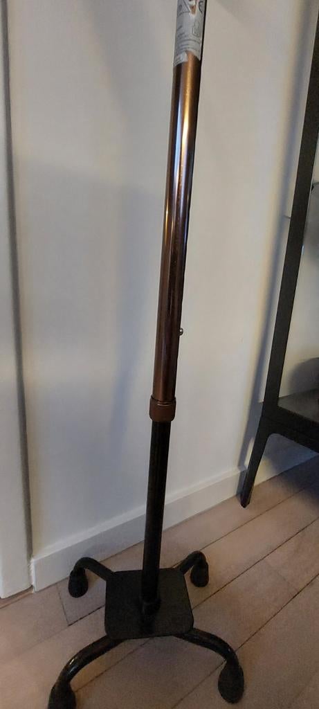 Vierpotige kruk – Lichtgewicht vierpunts wandelstok, Ophalen of Verzenden, Zo goed als nieuw