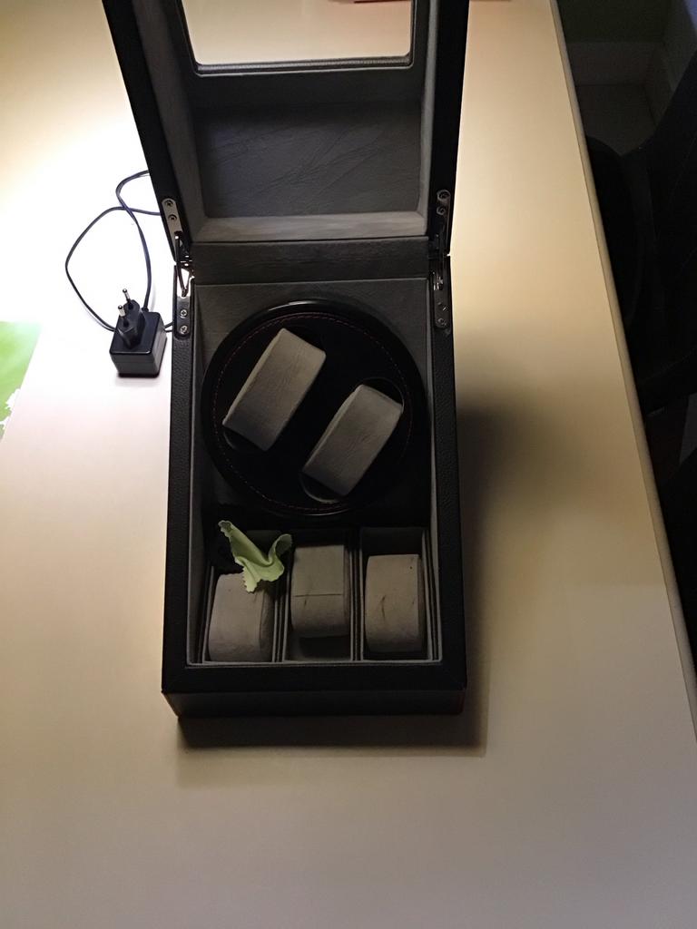 Luxe Horlogewinder voor 2 Horloges - Zwart, Sieraden, Tassen en Uiterlijk, Ophalen of Verzenden, Zo goed als nieuw, Zwart, Hardcase