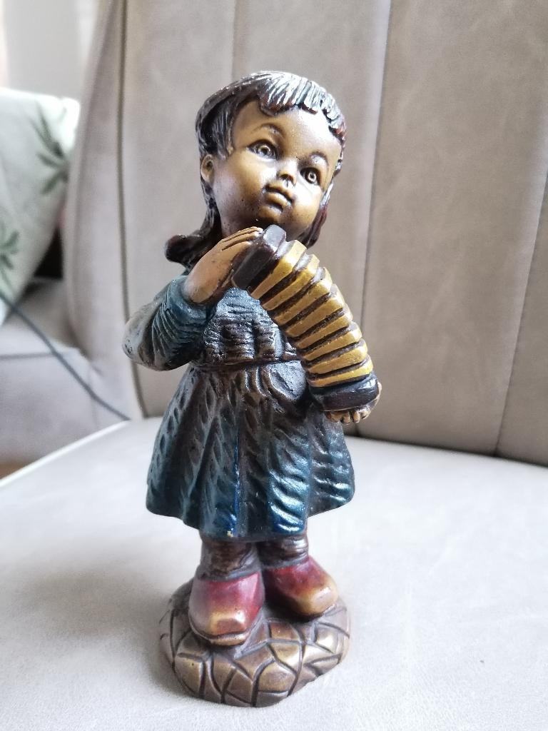 Beeldje: meisje met trekharmonica, Ophalen of Verzenden