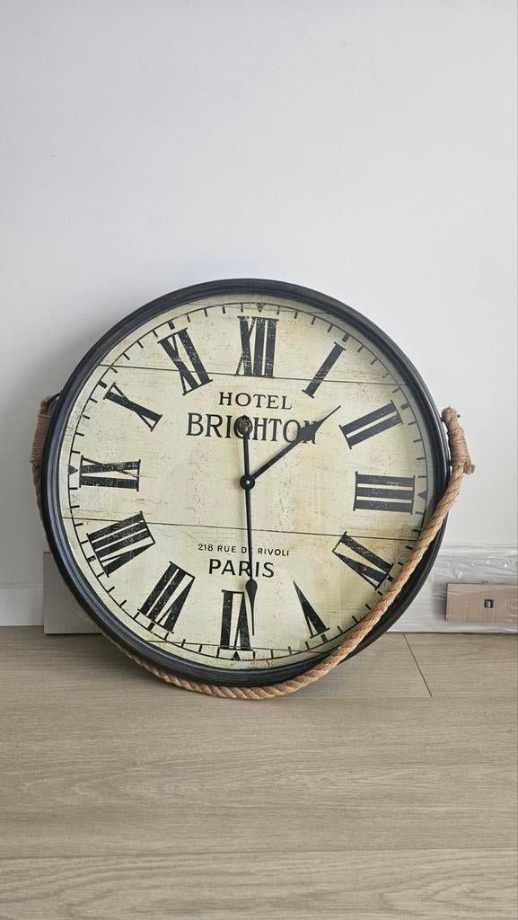 Grote rustieke wandklok - 64 cm diameter, Ophalen, Zo goed als nieuw, Analoog, Wandklok