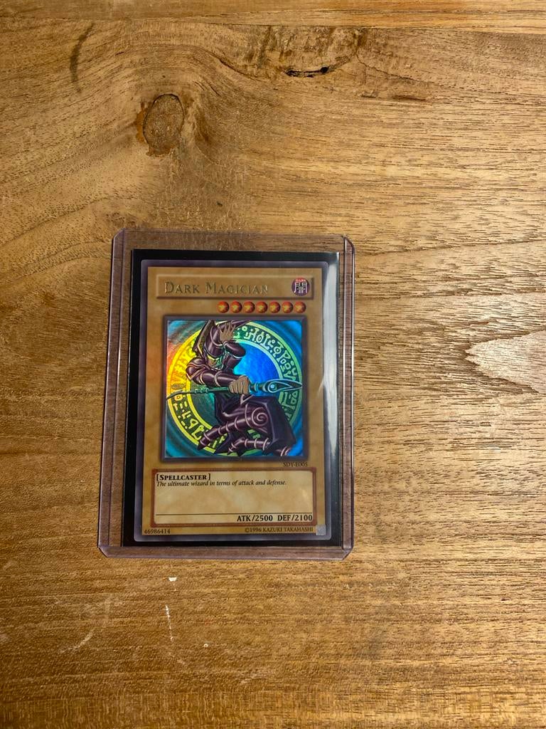 Yu-Gi-Oh! Dark Magician SDY-E005, Ophalen of Verzenden, Zo goed als nieuw, Losse kaart