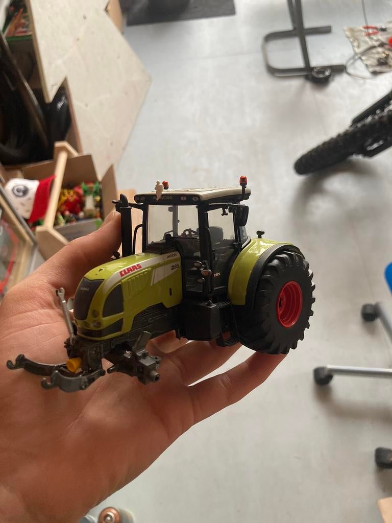 Universal hobbies claas arion 640 project, Hobby en Vrije tijd, Modelauto's | 1:32, Ophalen of Verzenden, Zo goed als nieuw, Tractor of Landbouw