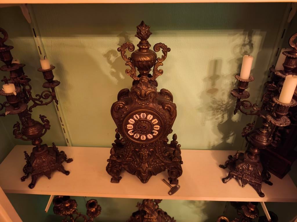 Antiek Frans klokkenstel no 4, Ophalen