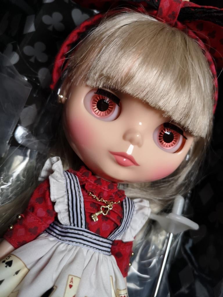 Blythe Pop Dark Rabbit Hole, Verzamelen, Poppen, Ophalen of Verzenden, Zo goed als nieuw, Overige typen