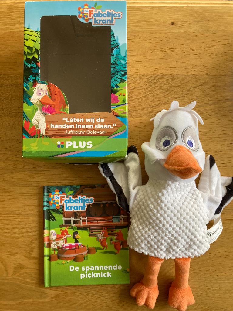 Fabeltjeskrant hand pop Juffrouw Ooievaar + boekje, Ophalen of Verzenden, Zo goed als nieuw, Tv, Overige typen