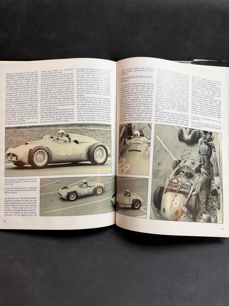 Autototaal Bugatti - Overzicht van Bugatti modellen, Ophalen of Verzenden, Gelezen