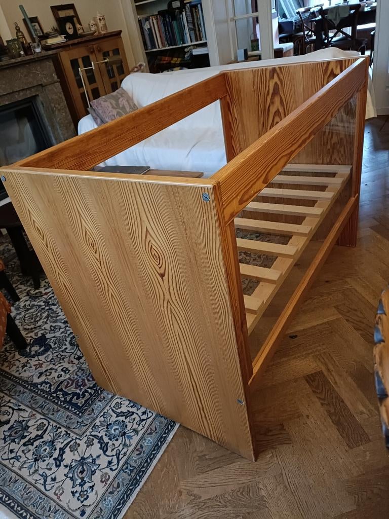 Degelijke ledikant met doorzichtige zijkanten, Kinderen en Baby's, Babywiegjes en Ledikanten, Ledikant, Ophalen