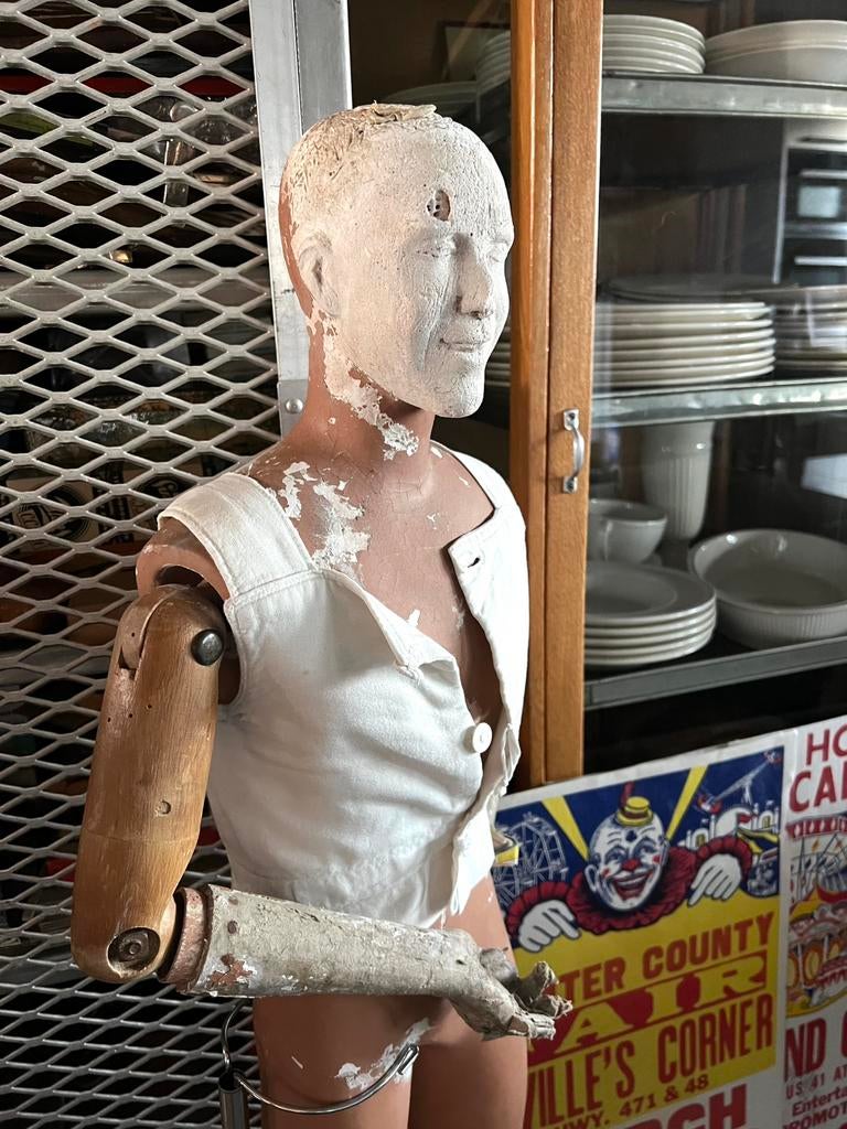 OUDE BIJZONDERE ETALAGEPOP, Ophalen