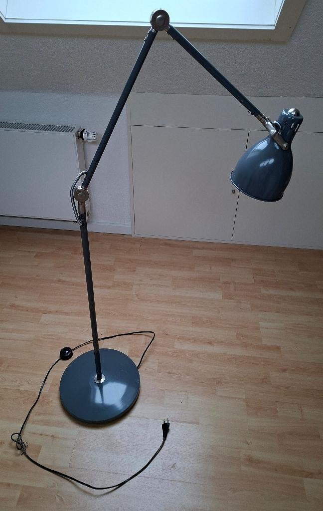 Stalamp grijs, Huis en Inrichting, Lampen | Vloerlampen, Ophalen, Gebruikt, 100 tot 150 cm