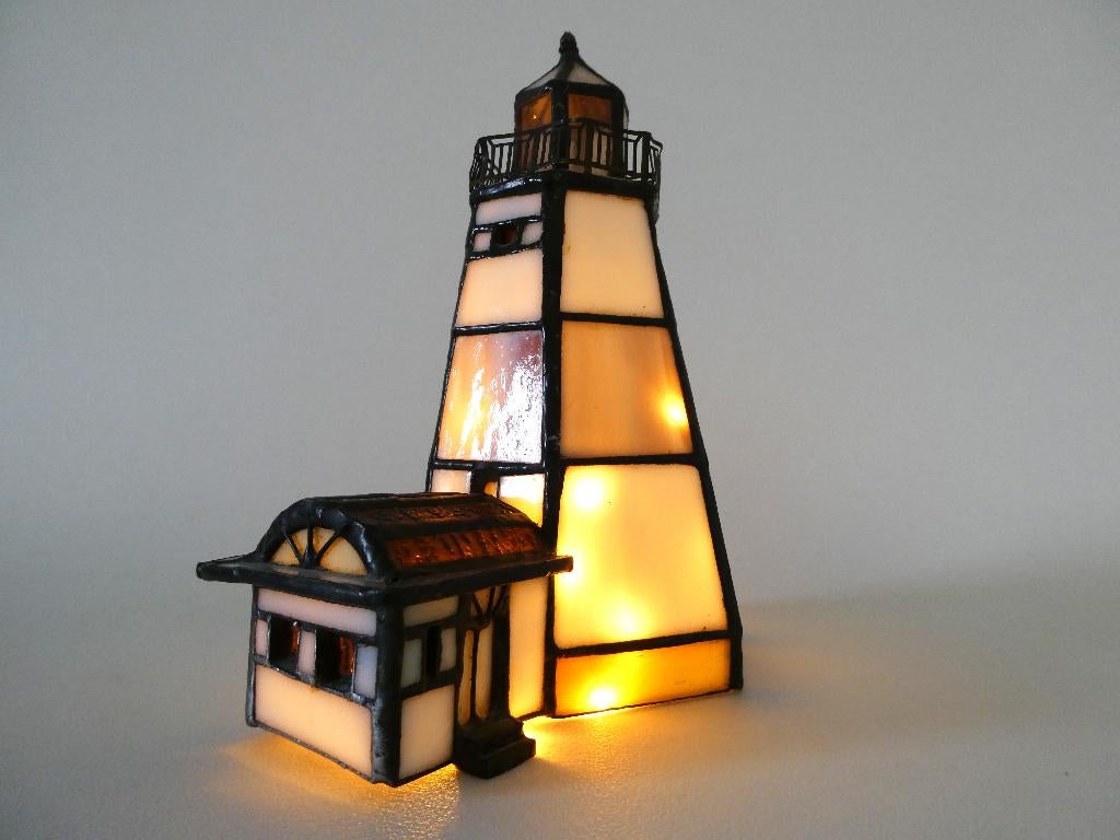 Vuurtoren met huisje lamp in glas in lood tiffany stijl, Antiek en Kunst, Antiek | Lampen, Ophalen of Verzenden