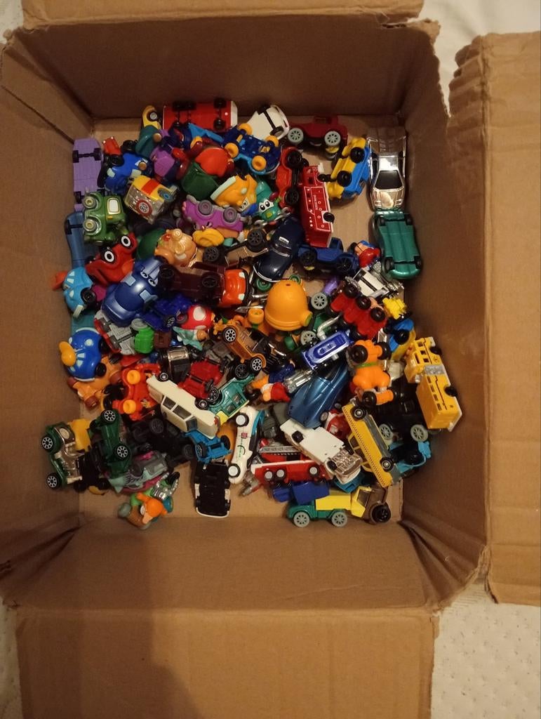 Grote verzameling Ferrero auto's - 100 stuks!, Ophalen of Verzenden, Zo goed als nieuw, K-nummers