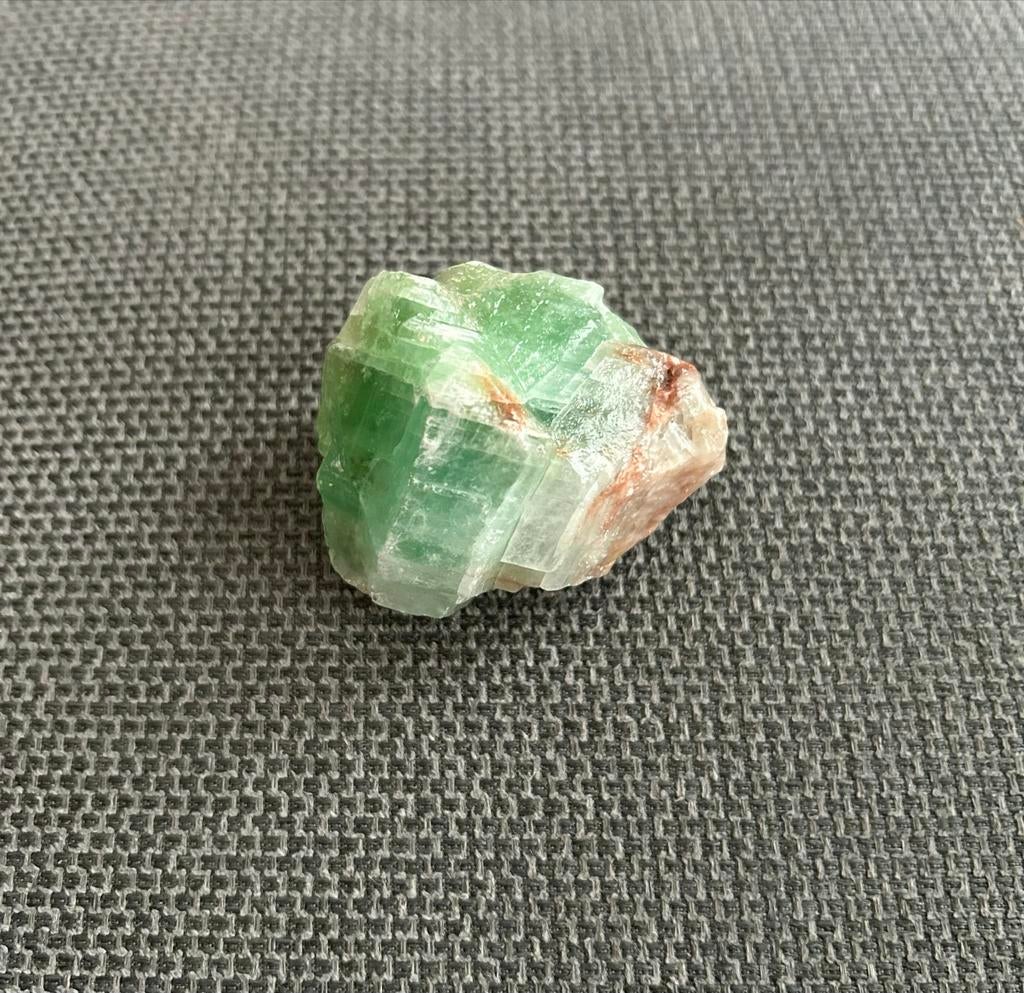 Groene Calciet Mineraal, Verzamelen, Mineralen en Fossielen, Ophalen of Verzenden, Mineraal