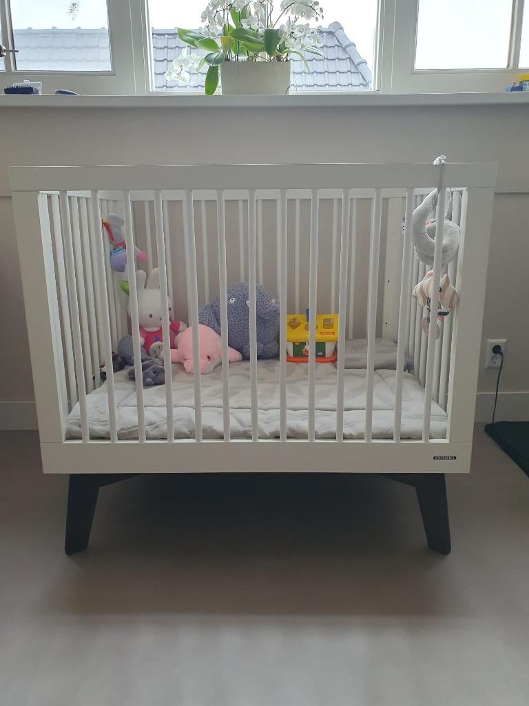 Kidsmill Sixties Box - wit mat / walnoot, Ophalen, Gebruikt, Rechthoekig, In hoogte verstelbaar