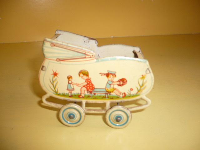 Mie18<> antiek blikken poppenwagentje, Ophalen of Verzenden