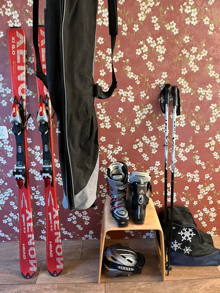 Complete skiset, ski’s, stokken, schoenen, helm en tassen., Ophalen, Carve, Skiën, Head