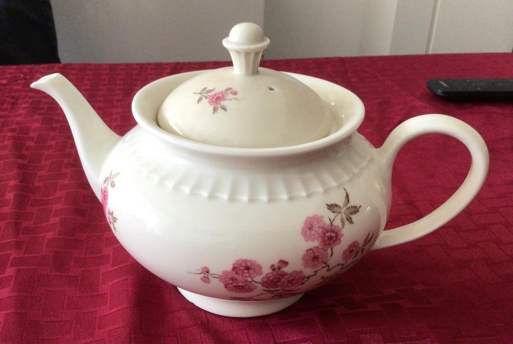 Theepot Mosa bloesemmotief, Ophalen