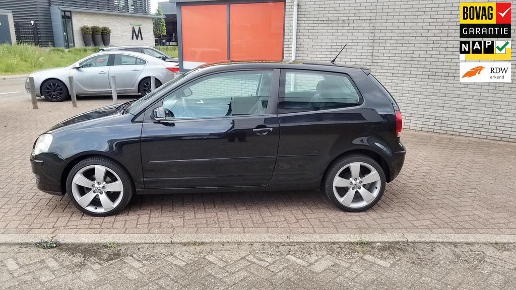 Volkswagen Polo 1.4-16V Turijn PRIJS IS INCL NIEUWE APK, SER, Voorwielaandrijving, Gebruikt, Zwart, Zwart