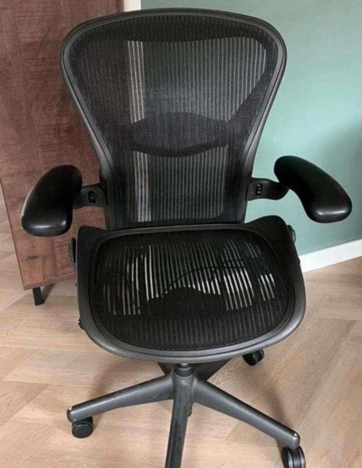 Herman Miller Aeron bureaustoel in maat c, Ophalen, Gaming bureaustoel, Zwart, Zo goed als nieuw