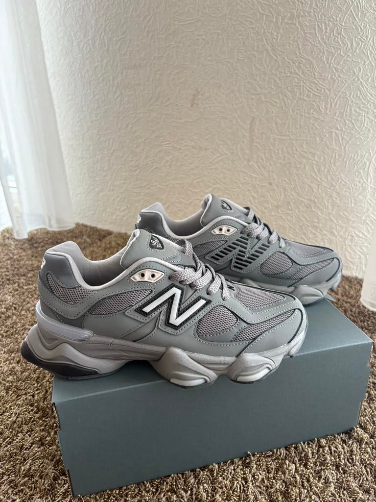 New balance 9060 40 41 46, Kleding | Heren, Schoenen, Ophalen of Verzenden, Zo goed als nieuw, Overige kleuren