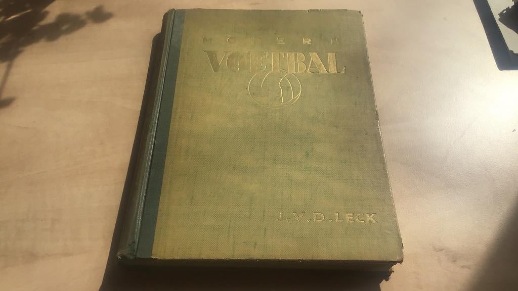 Modern voetbal - J v d Leck - 1946, Ophalen of Verzenden, Zo goed als nieuw